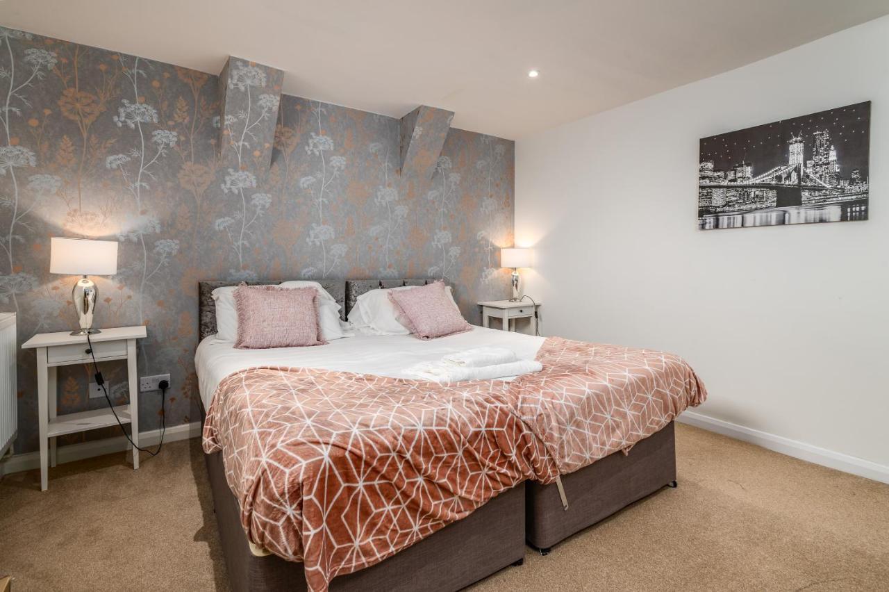 Spacious Contractor House For Large Groups - Private Parking Northampton Bagian luar foto