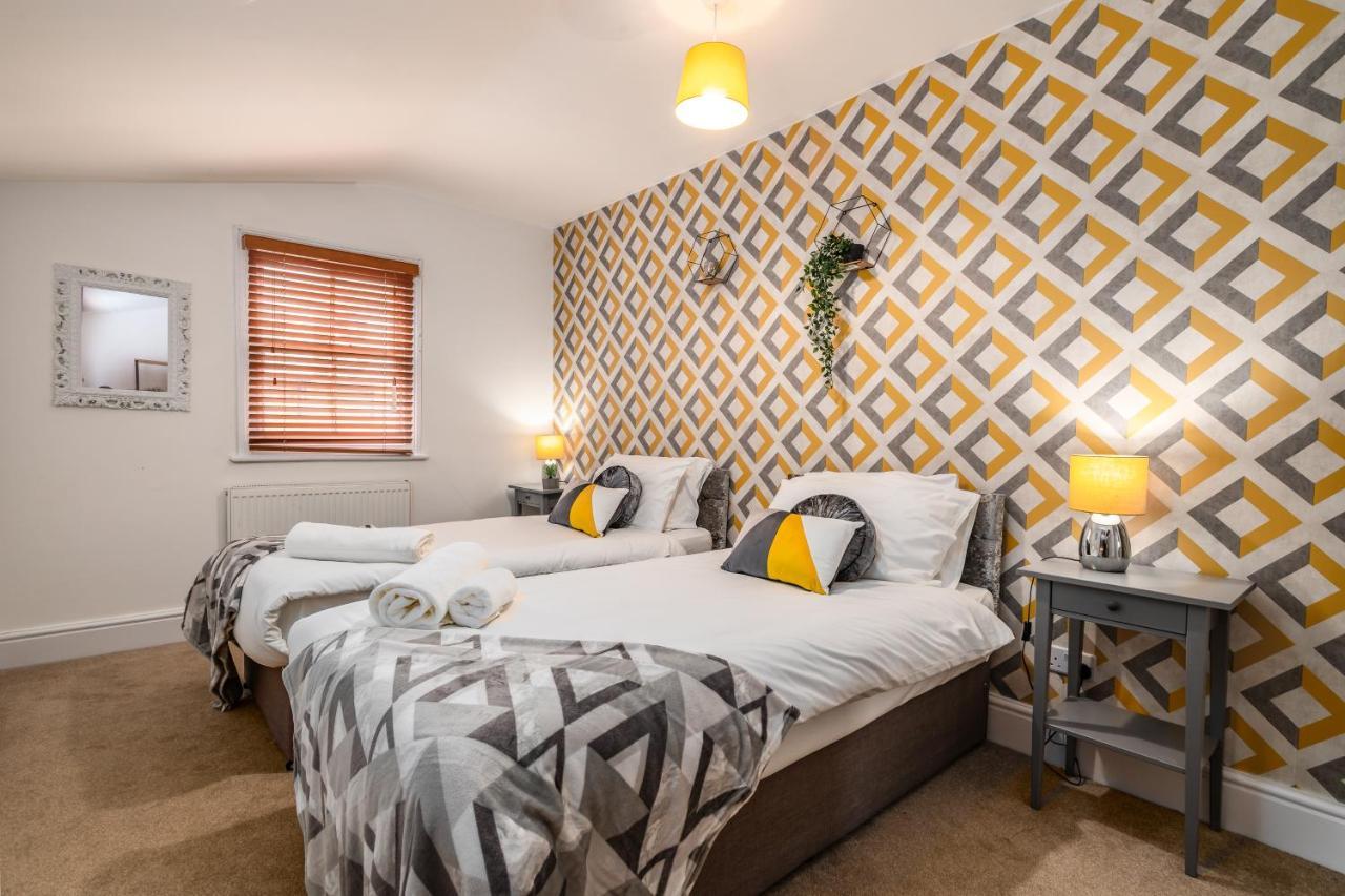 Spacious Contractor House For Large Groups - Private Parking Northampton Bagian luar foto