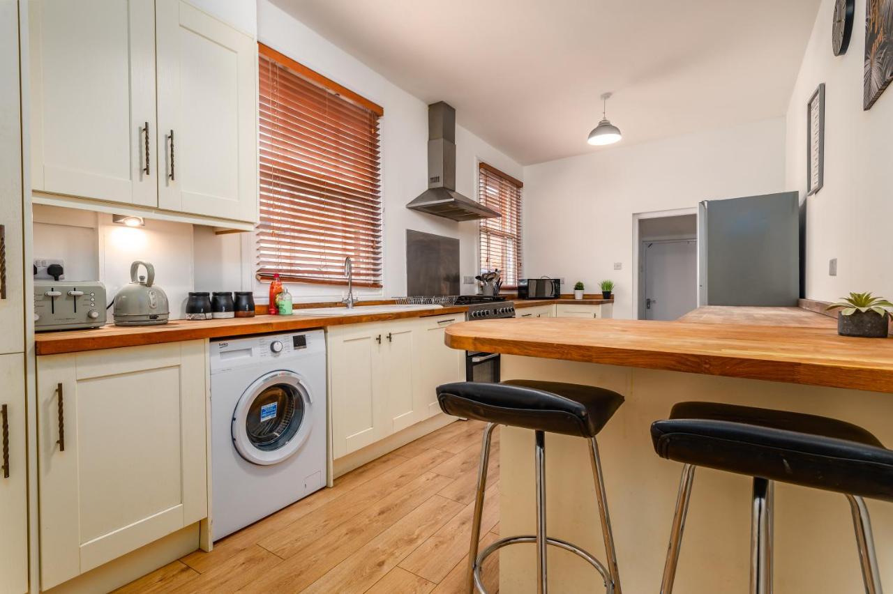 Spacious Contractor House For Large Groups - Private Parking Northampton Bagian luar foto