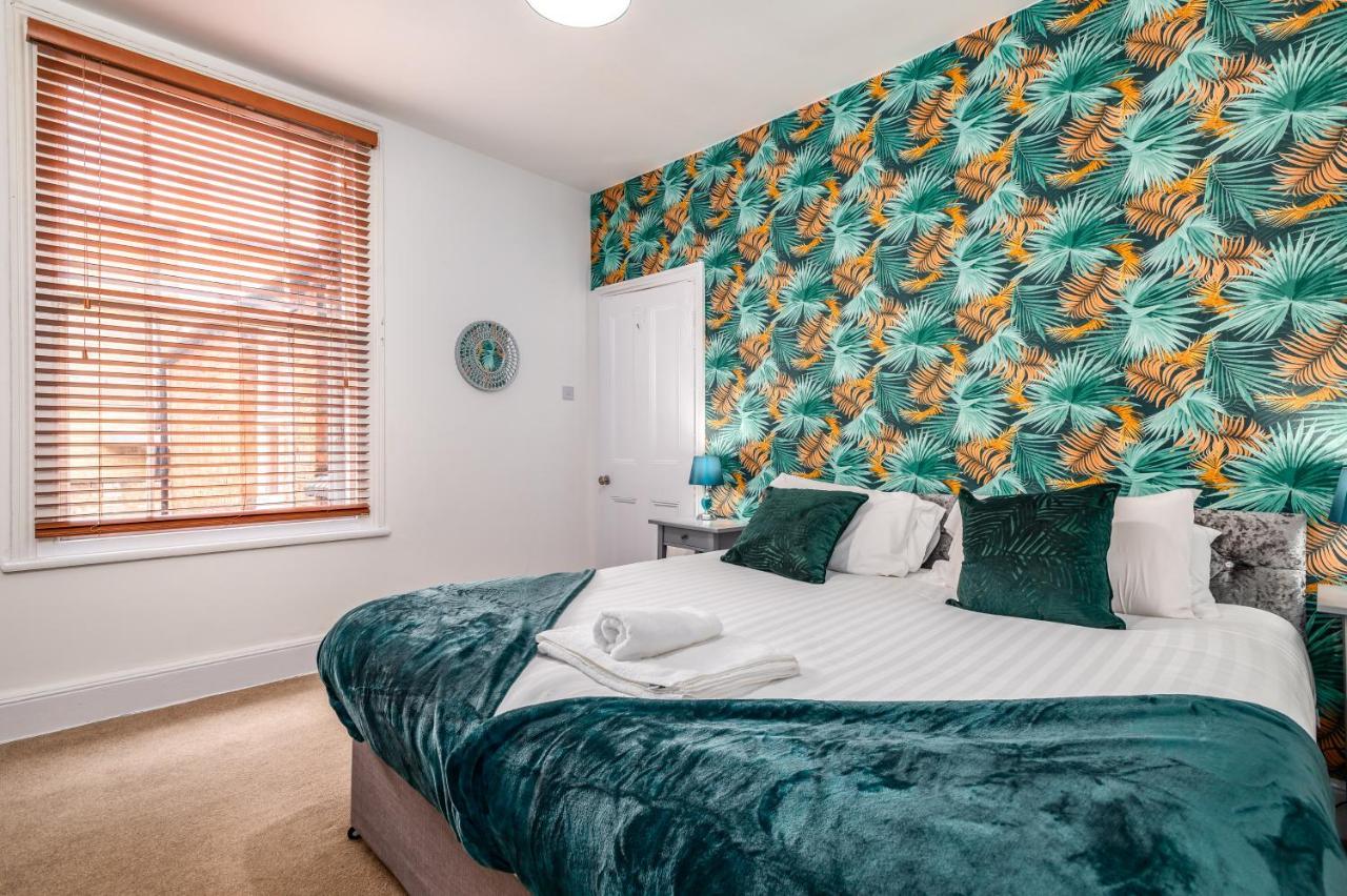 Spacious Contractor House For Large Groups - Private Parking Northampton Bagian luar foto