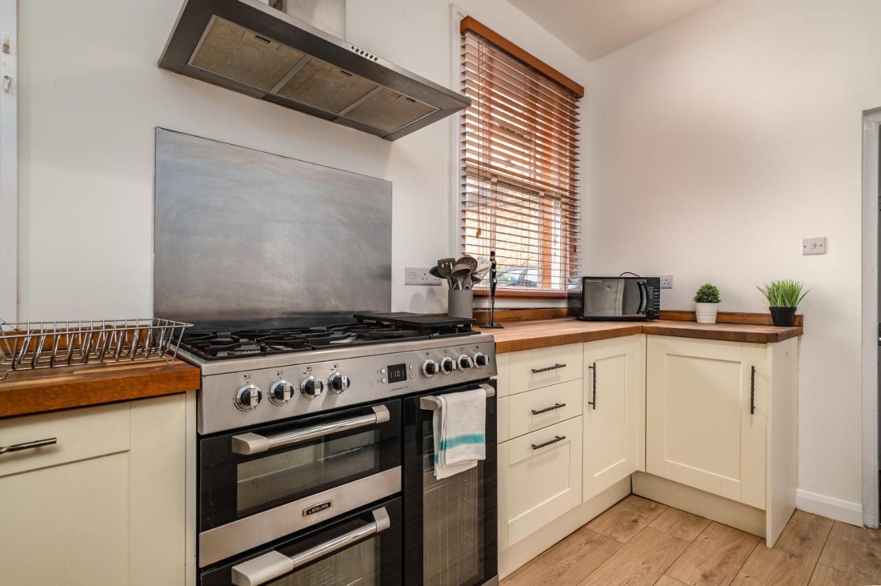 Spacious Contractor House For Large Groups - Private Parking Northampton Bagian luar foto