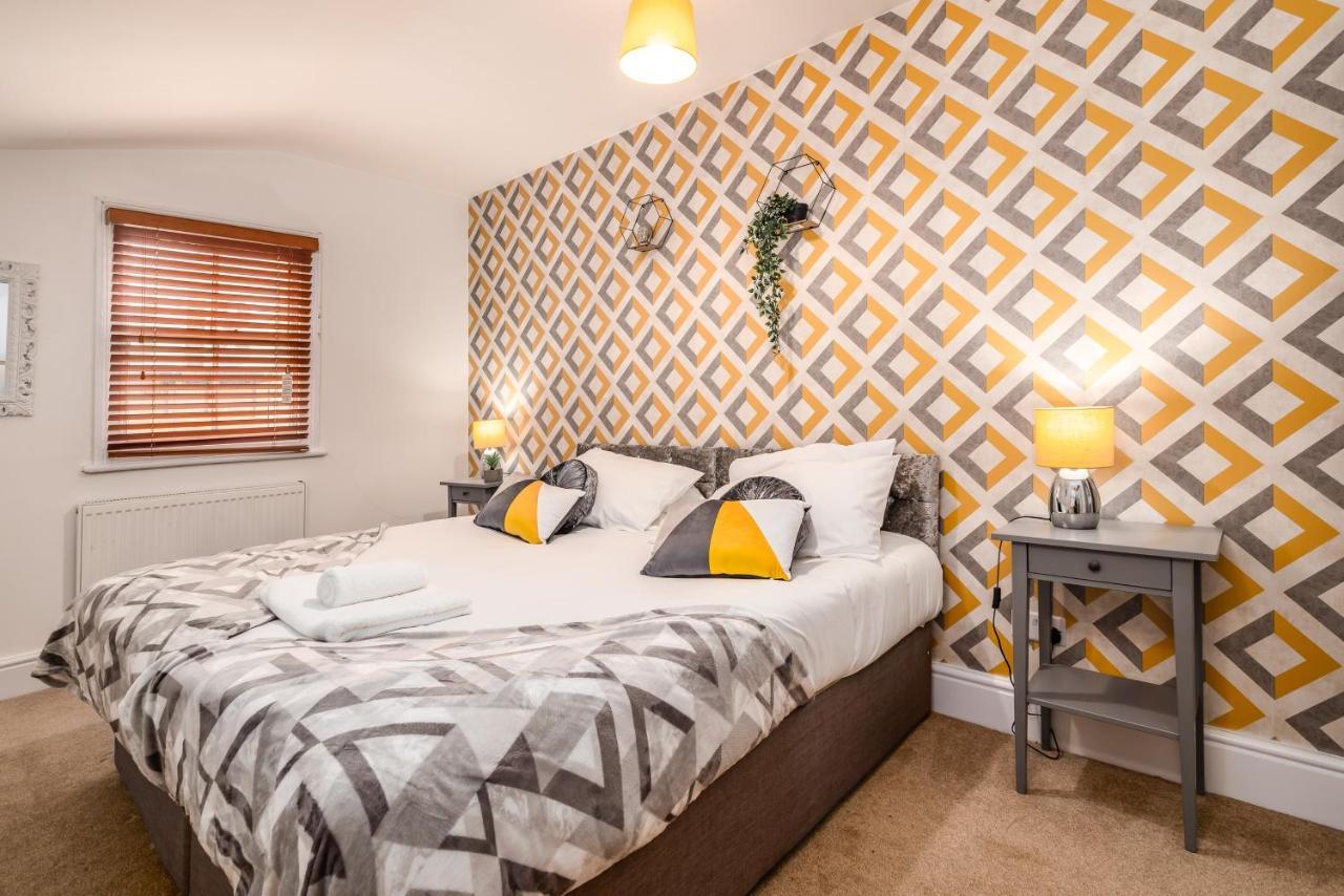 Spacious Contractor House For Large Groups - Private Parking Northampton Bagian luar foto