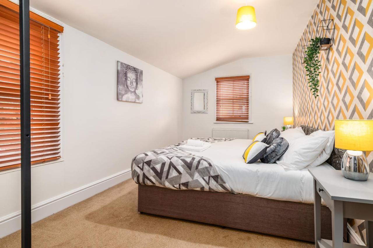 Spacious Contractor House For Large Groups - Private Parking Northampton Bagian luar foto
