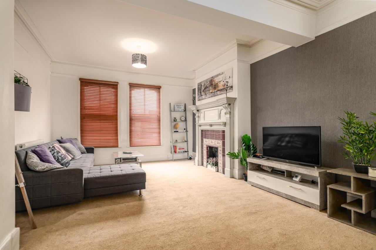 Spacious Contractor House For Large Groups - Private Parking Northampton Bagian luar foto