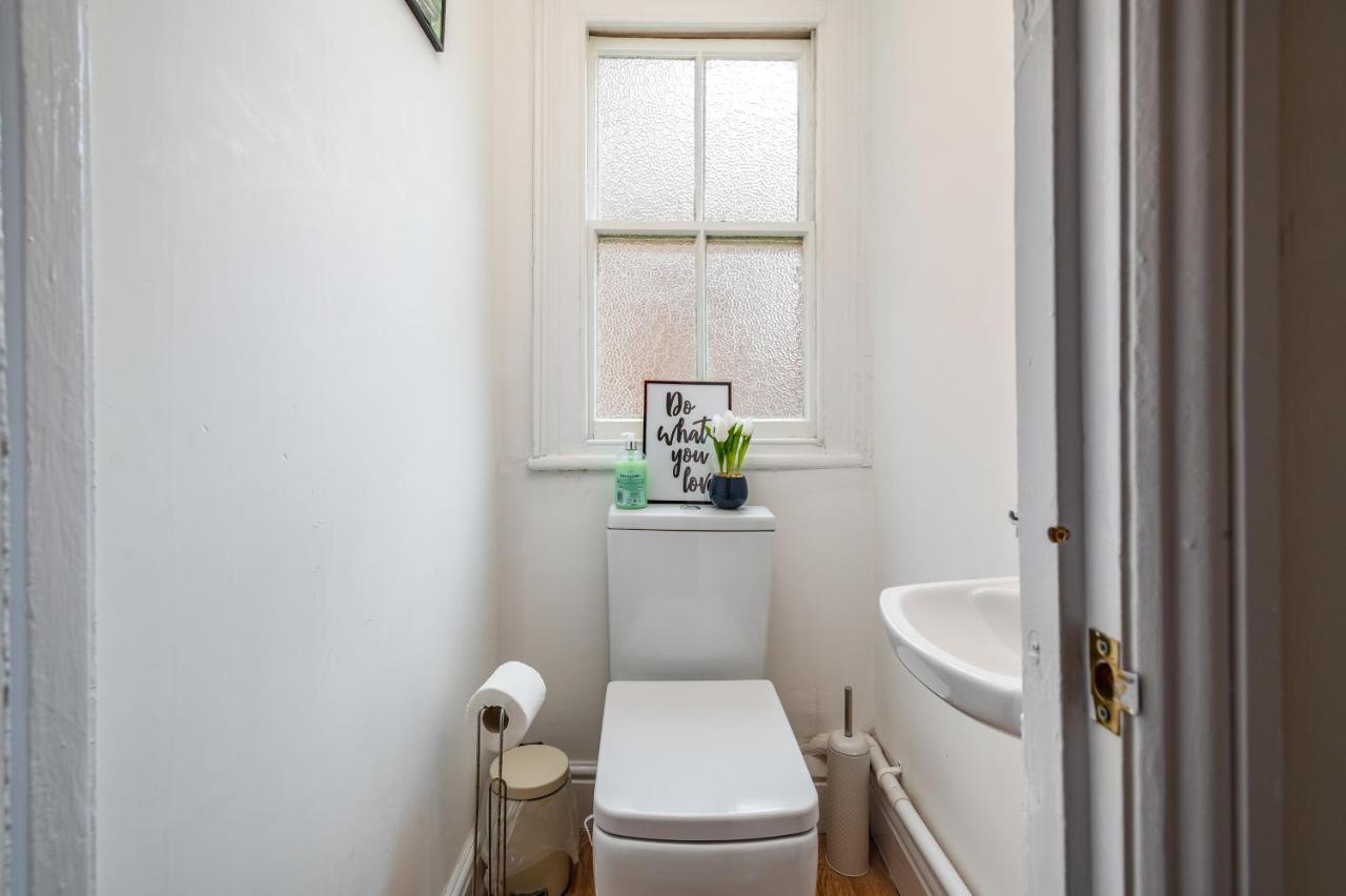 Spacious Contractor House For Large Groups - Private Parking Northampton Bagian luar foto