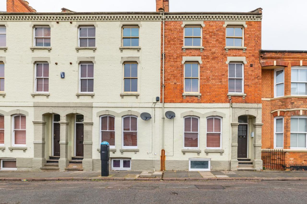 Spacious Contractor House For Large Groups - Private Parking Northampton Bagian luar foto